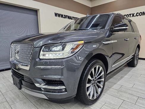 Used 2018 Lincoln Navigator Select w/ Technology Package image 2