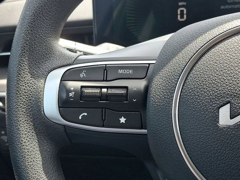 Used 2025 Kia K5 LXS FWD image 19