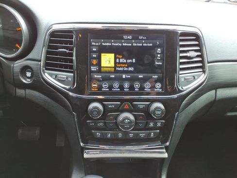 Used 2021 Jeep Grand Cherokee Altitude AWD/4WD image 16