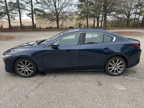 Used 2020 MAZDA MAZDA3 Premium image 2