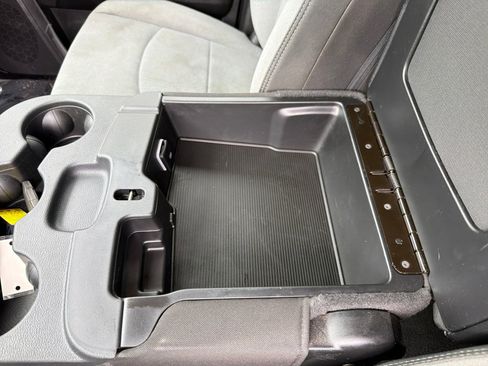 Used 2022 RAM 2500 Big Horn w/ Cold Weather Group image 26