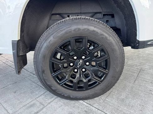 Used 2025 Chevrolet Colorado W/T w/ WT Custom Package RWD image 4