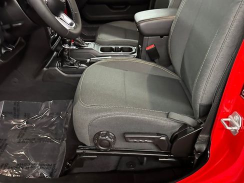 Used 2025 Jeep Wrangler Unlimited Sahara image 13