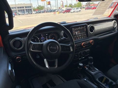 Used 2019 Jeep Wrangler Unlimited Sahara w/ Uconnect 4C Nav & Sound Group AWD/4WD image 29