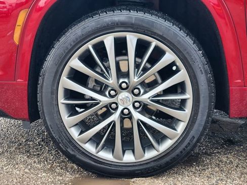 Used 2025 Buick Enclave Avenir image 10