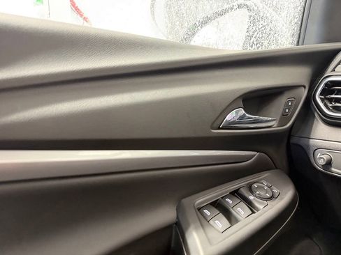 Used 2023 Chevrolet Bolt EUV LT w/ Convenience Package FWD image 11