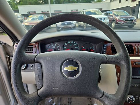 Used 2011 Chevrolet Impala LS FWD image 24