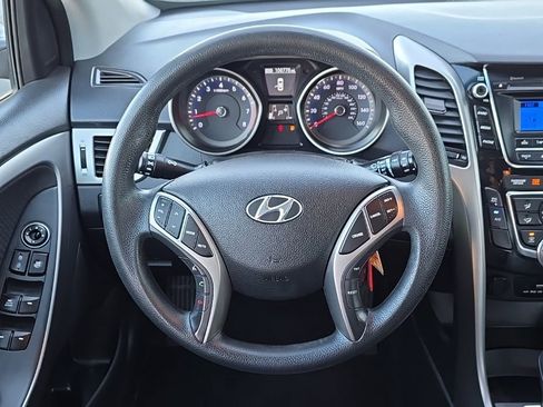 Used 2017 Hyundai Elantra GT image 30
