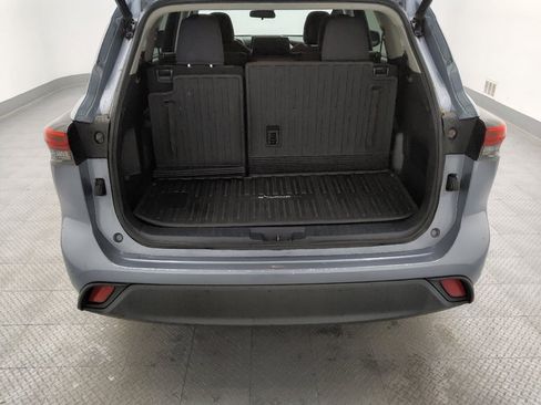 Used 2021 Toyota Highlander LE AWD/4WD image 29