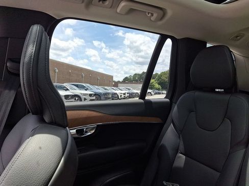 Used 2023 Volvo XC90 B6 Plus AWD/4WD image 12
