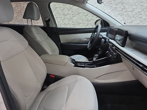 Certified 2025 Hyundai Tucson SE image 9