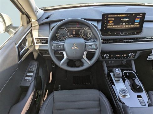 New 2026 Mitsubishi Outlander SE image 15
