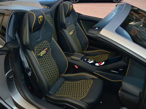 Used 2023 Lamborghini Huracan EVO image 8