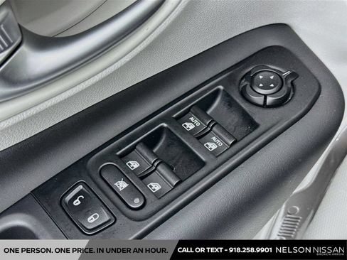 Used 2022 Jeep Renegade Latitude w/ Convenience Group AWD/4WD image 18