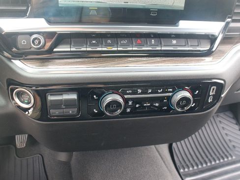 Used 2025 Chevrolet Silverado 1500 LT AWD/4WD image 29