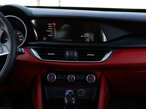 Used 2018 Alfa Romeo Stelvio AWD image 41