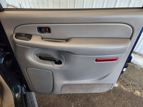 Used 2005 GMC Yukon XL SLT w/ SLT Preferred Equipment Group AWD/4WD image 14