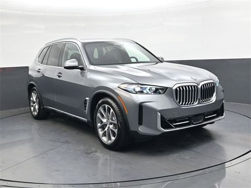 New 2026 BMW X5 xDrive50e image 2