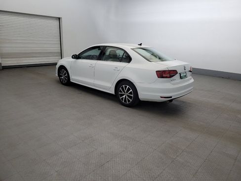 Used 2017 Volkswagen Jetta SE FWD image 3