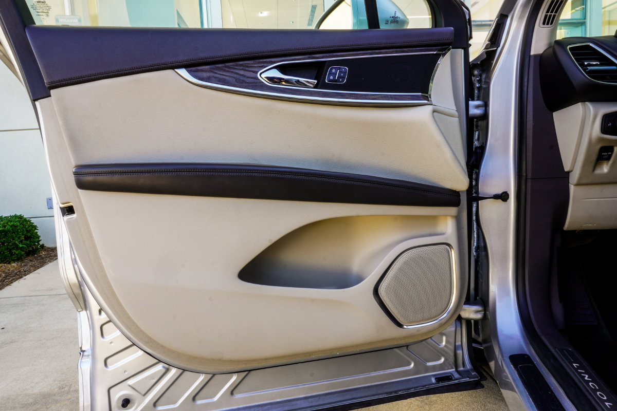 Used 2017 Lincoln MKX Reserve FWD image 32
