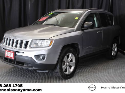 Used 2016 Jeep Compass Sport w/ Power Value Group FWD image 3