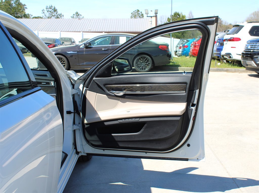 Used 2012 BMW 750Li RWD image 32