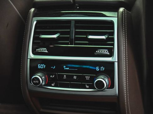 Used 2022 BMW 750i xDrive w/ M Sport Package AWD/4WD image 35