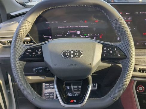 Used 2025 Audi SQ5 Prestige w/ Prestige Package image 31