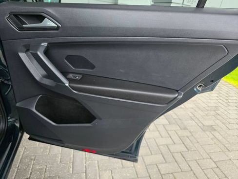 Used 2018 Volkswagen Tiguan SE AWD/4WD image 11