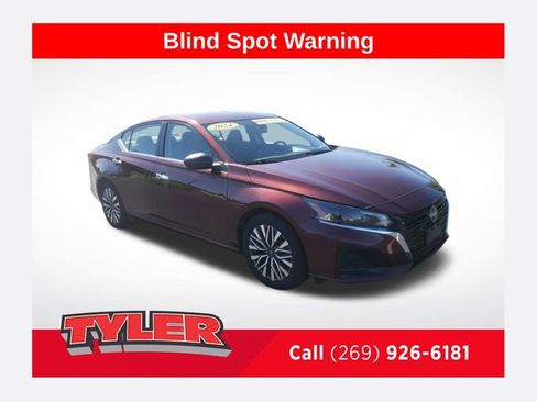 Used 2024 Nissan Altima 2.5 SV FWD image 1