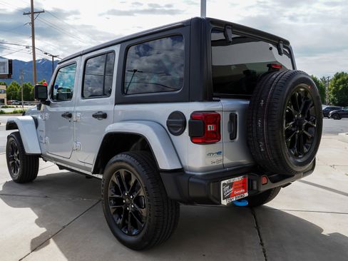 Used 2023 Jeep Wrangler Unlimited Sahara AWD/4WD image 6