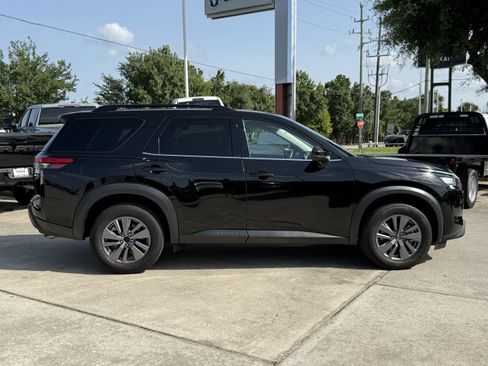 Used 2025 Nissan Pathfinder SV AWD/4WD image 3