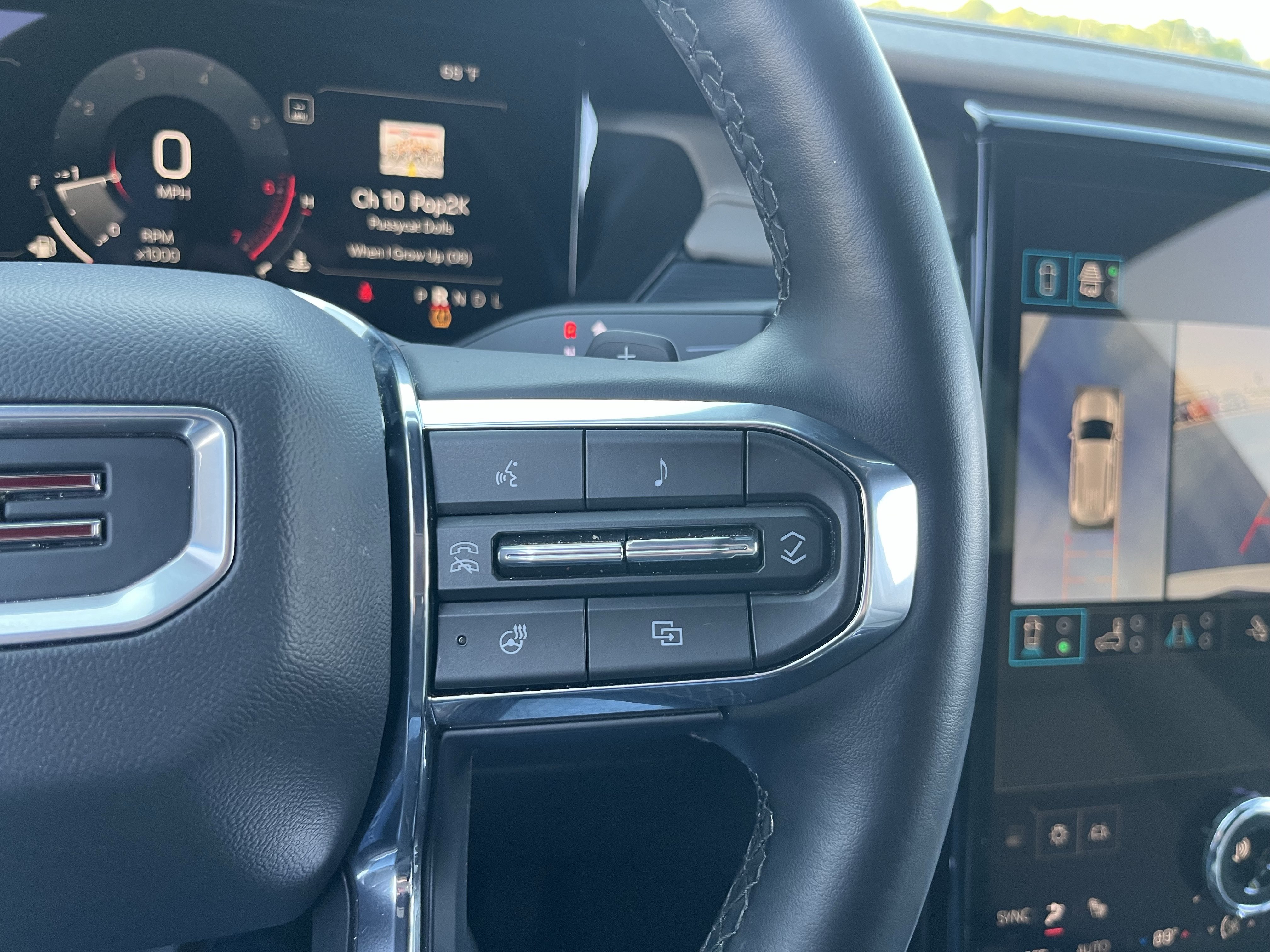 Used 2026 GMC Acadia Elevation w/ Elevation Premium Package FWD image 12