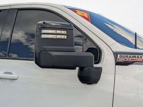 Used 2025 GMC Sierra 2500 AT4 image 11