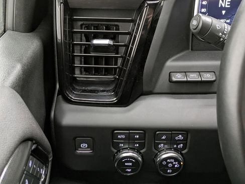 Used 2024 GMC Sierra 2500 AT4 w/ AT4 Premium Plus Package AWD/4WD image 43