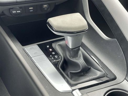 Used 2022 Hyundai Elantra SE image 20