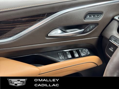 Used 2022 Cadillac Escalade ESV Premium Luxury AWD/4WD image 19