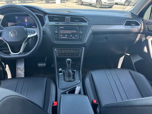 Certified 2022 Volkswagen Tiguan SE FWD image 19