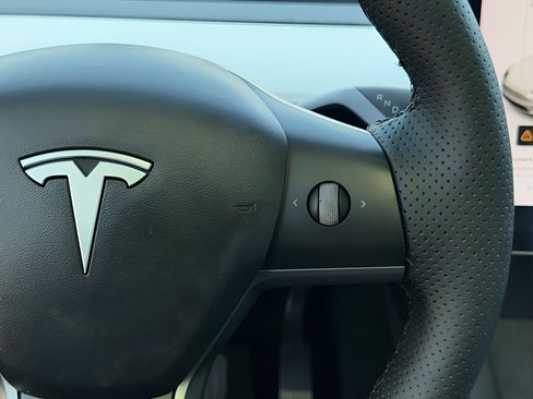 Used 2021 Tesla Model Y Long Range AWD/4WD image 52