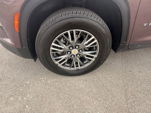 Used 2024 Chevrolet Traverse LT image 32