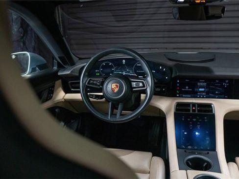 Used 2021 Porsche Taycan image 5