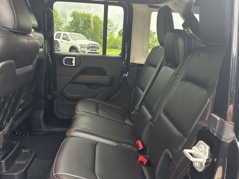 Used 2022 Jeep Wrangler Unlimited Rubicon w/ LED Lighting Group AWD/4WD image 17
