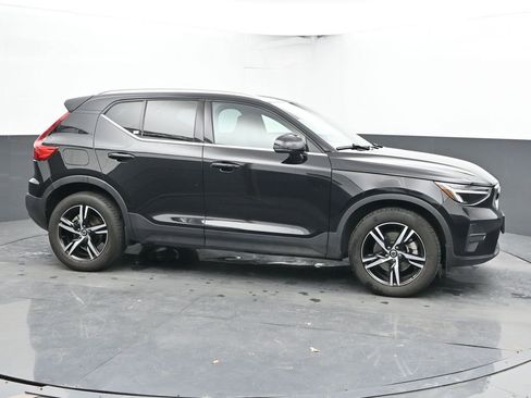 Used 2025 Volvo XC40 B5 Core AWD/4WD image 12