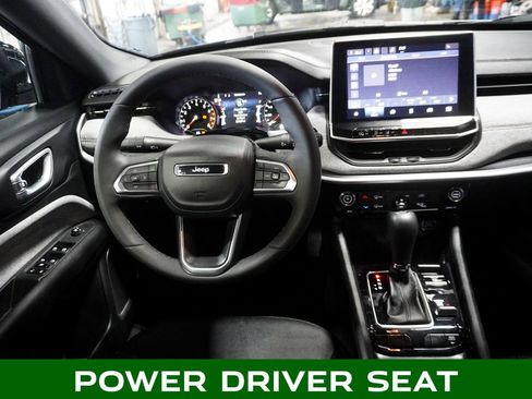 Used 2023 Jeep Compass Latitude image 8