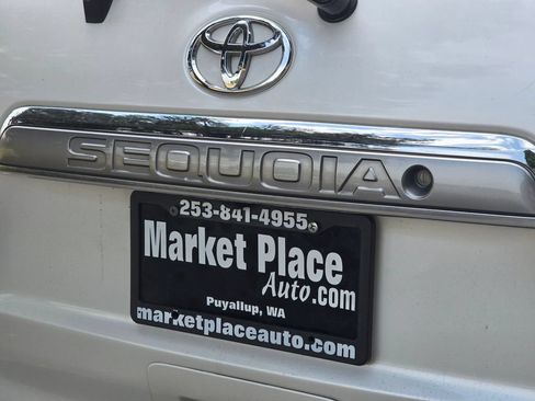 Used 2017 Toyota Sequoia Platinum RWD image 23