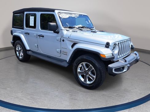 Used 2022 Jeep Wrangler Unlimited Sahara w/ LED Lighting Group AWD/4WD image 3