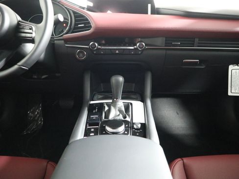 New 2026 MAZDA MAZDA3 Hatchback w/Premium Plus Pkg image 11