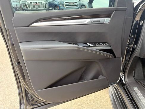 Used 2025 Cadillac Escalade ESV Premium Luxury w/ LPO, Floor Liner Package AWD/4WD image 9
