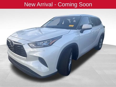 Used 2020 Toyota Highlander L FWD image 1