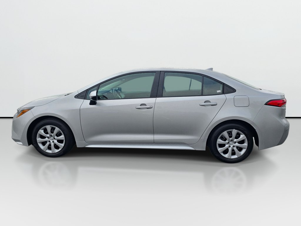 Used 2025 Toyota Corolla LE FWD image 3